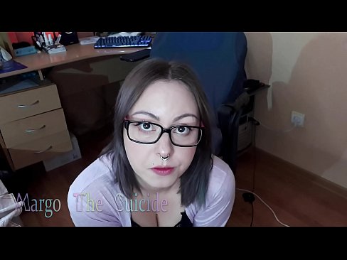❤️ Seksikäs tyttö lasit päässä imee dildoa syvälle kameraan ❤️❌ Pornovideo at us ️❤
